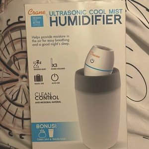 Crane ultrasonic cool mist humidifier. Brand new only used once.